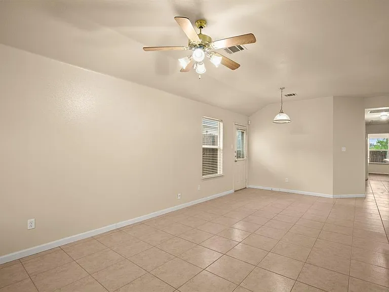 1225 Orchard Park Cir — Photo 4