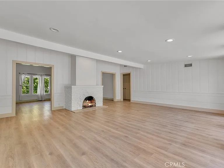11944 Hesby St — Photo 10