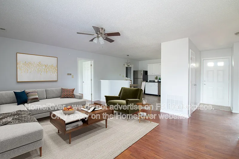 3 bed, 1.5 bath, 1187 sqft, $1,665 — Photo 2