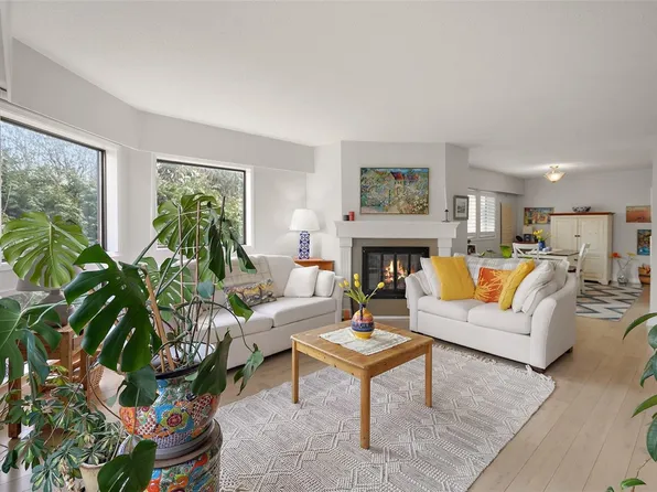 1252 Pandora Ave #204, Victoria, BC V8V 3R4