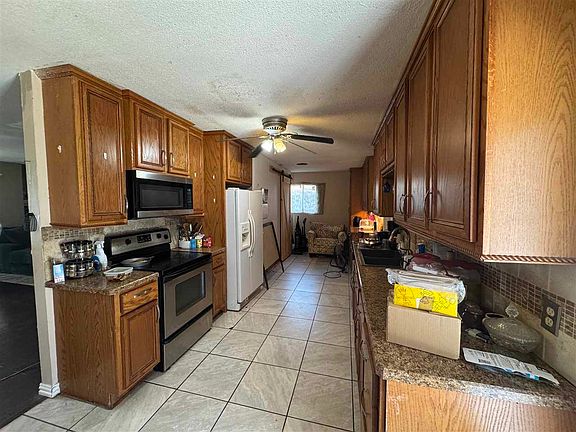 5th image of 429 NW Woodland Dr