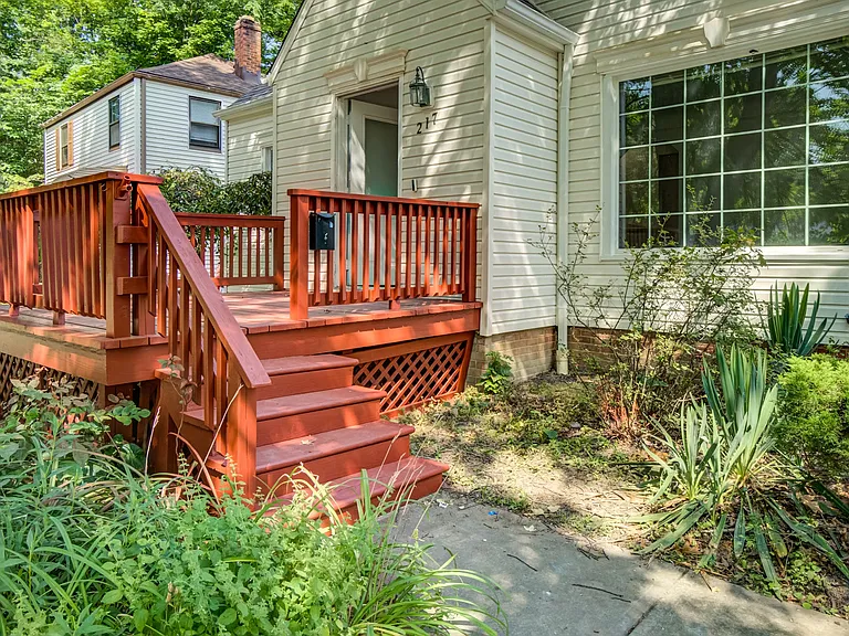 217 Grand Blvd — Photo 3