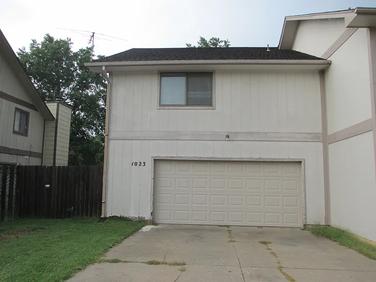 1023 E Redwood Rd — Photo 16