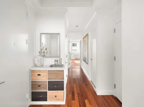 212 East 57th Street image 4 of 10