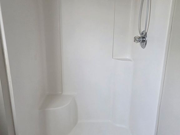 4th image of 620 Flower Dr