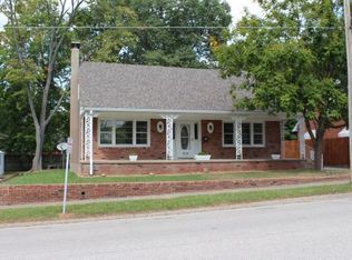 918 E Laurel St, Olney, IL 62450