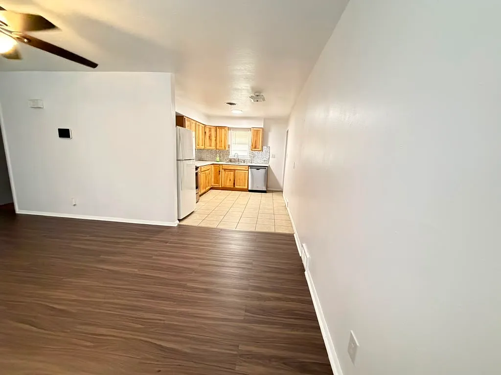 3 bed, 1026 sqft, $900 — Photo 3