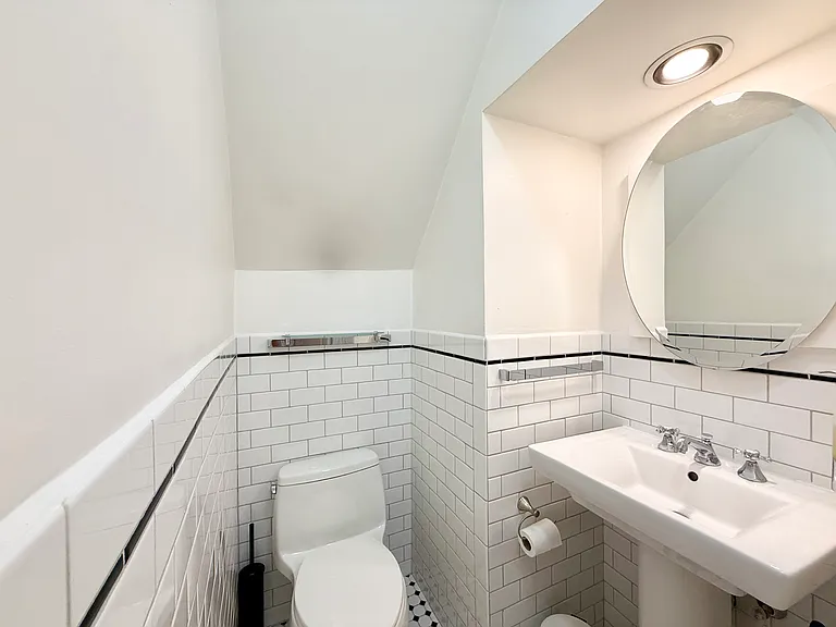 392 Orange St #3 — Photo 8