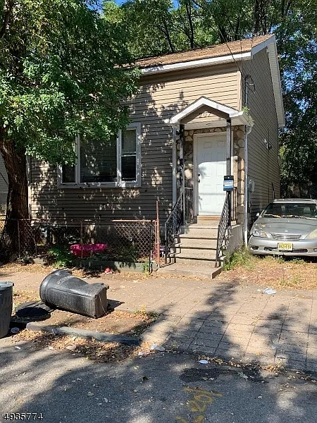 207 N 1st St photo 1