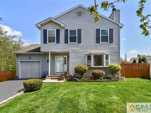29 Stemler Dr, Cliffwood, NJ 07721