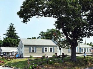 92 Gosnold St, Hyannis, MA 02601