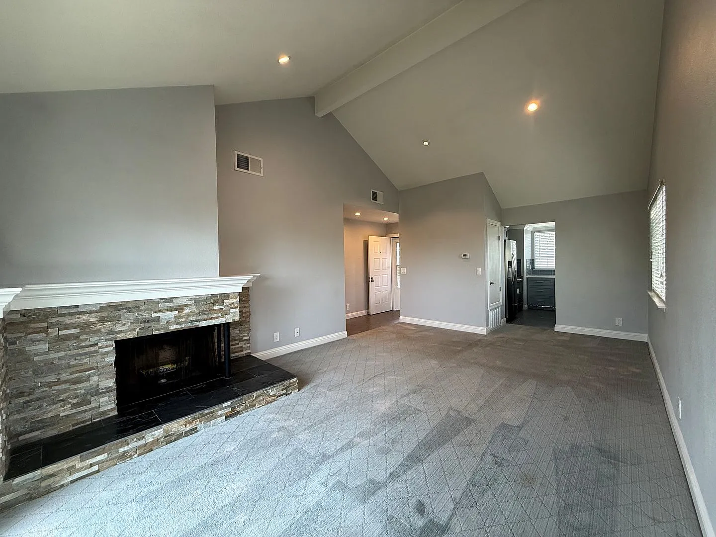 565 Lori Drive — Photo 4