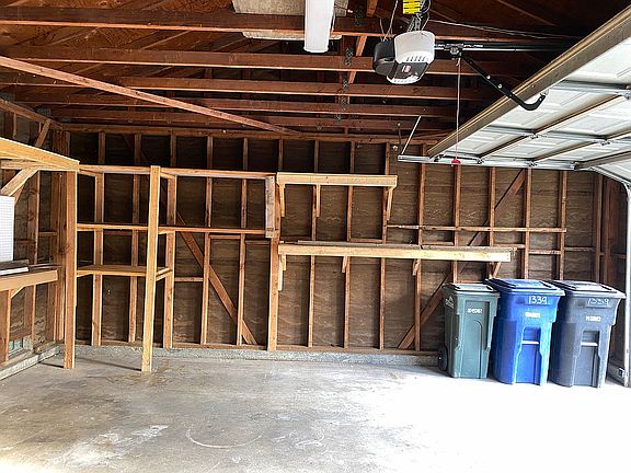Garage, Storage on right sid