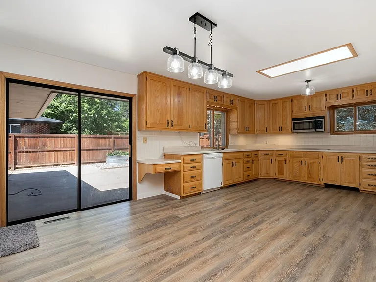 1305 S Lemay Ave — Photo 5