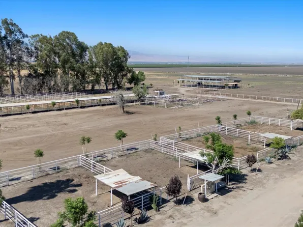 8661 Herring Rd, Bakersfield, CA 93313