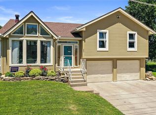402 W 19th St, Kearney, MO 64060