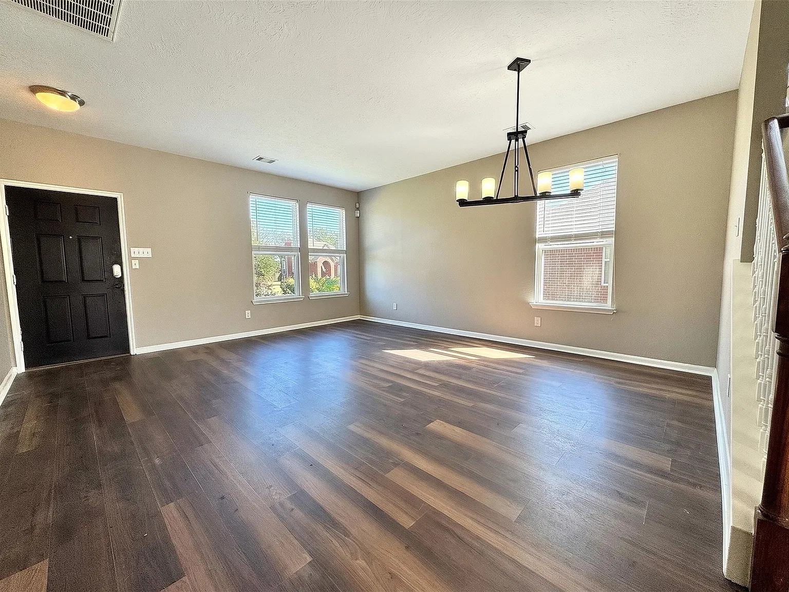 5 bed, 3.5 bath, 3206 sqft, $2,800 — Photo 3