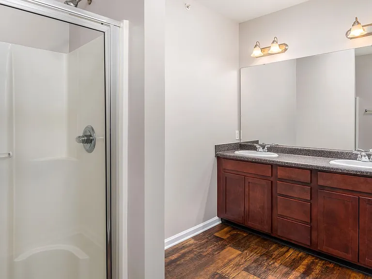 Marshall Square Apartments — Photo 39