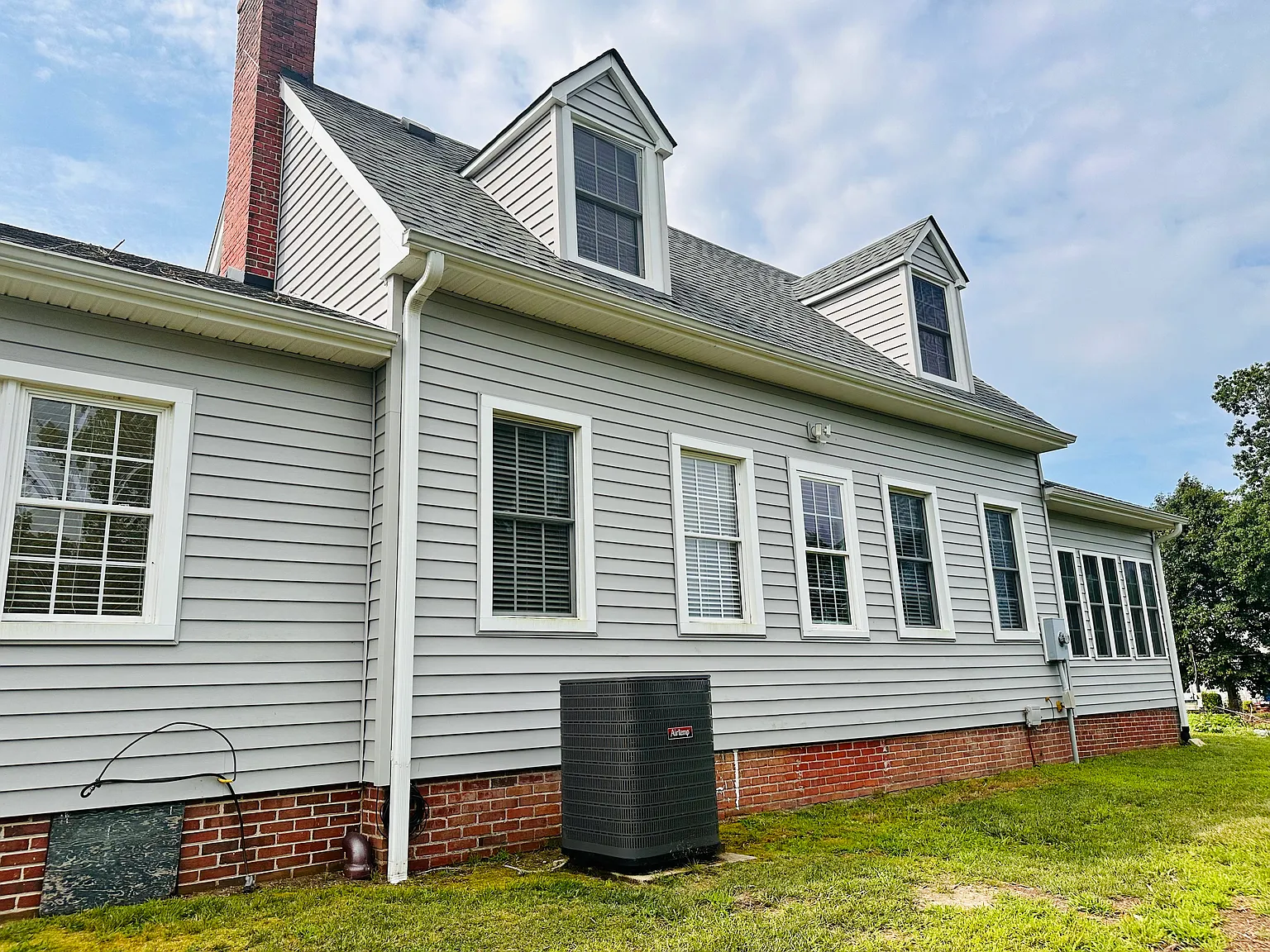 220 Tuckaway Ln — Photo 2