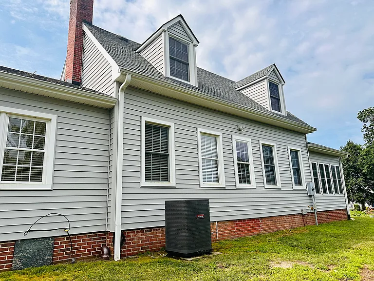 220 Tuckaway Ln — Photo 2