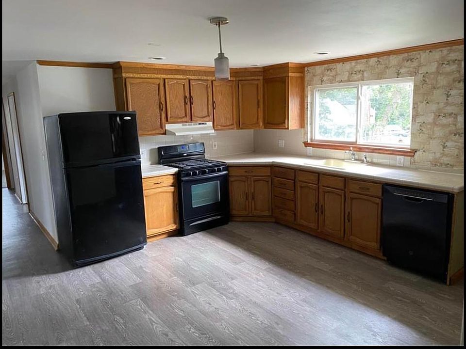 2nd image of 124 4th Ave