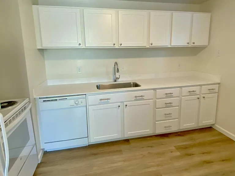 Timberlane Apartments — Photo 7