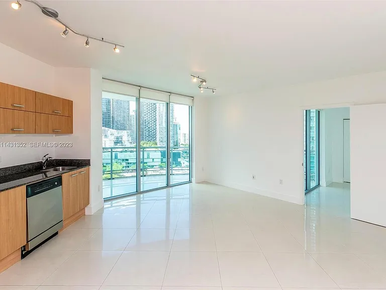 350 S Miami Ave #1300 — Photo 16