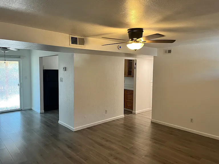 904 Laguayra Dr NE — Photo 13