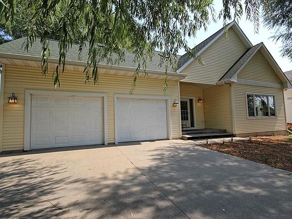 2nd image of 317 NW Crestview Dr
