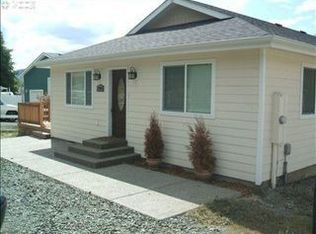 1096 NE Rifle Range St, Roseburg, OR 97470