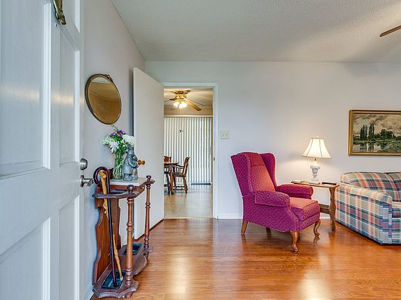 3rd image of 818 Fair Ave