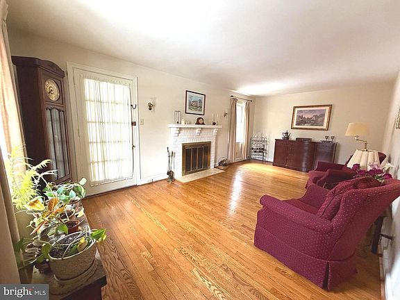 3rd image of 1116 Blythe Ave