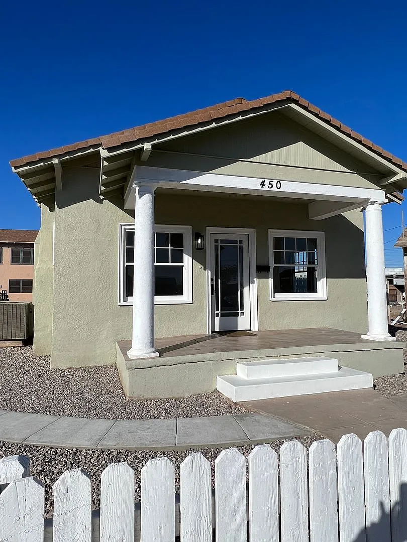 2 Bed 1 Bath House — Photo 1