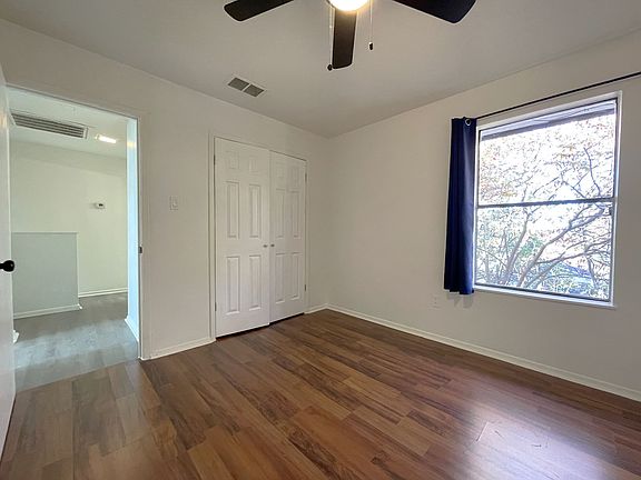 4th image of 2105 Knoll Crest Dr