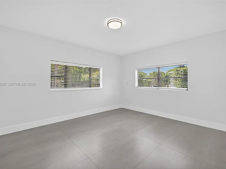 17150 NE 18th Ave — Photo 16