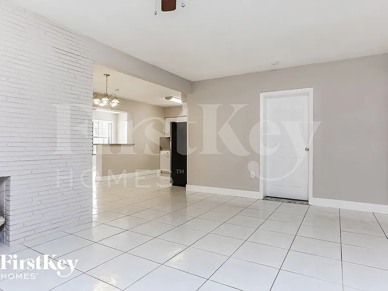 7720 Juniper St — Photo 4