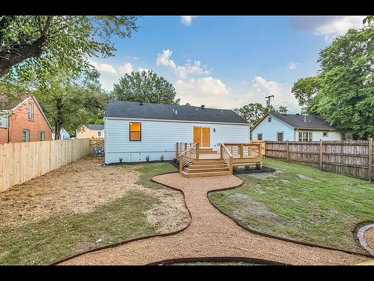 2020 Jones Cir — Photo 17