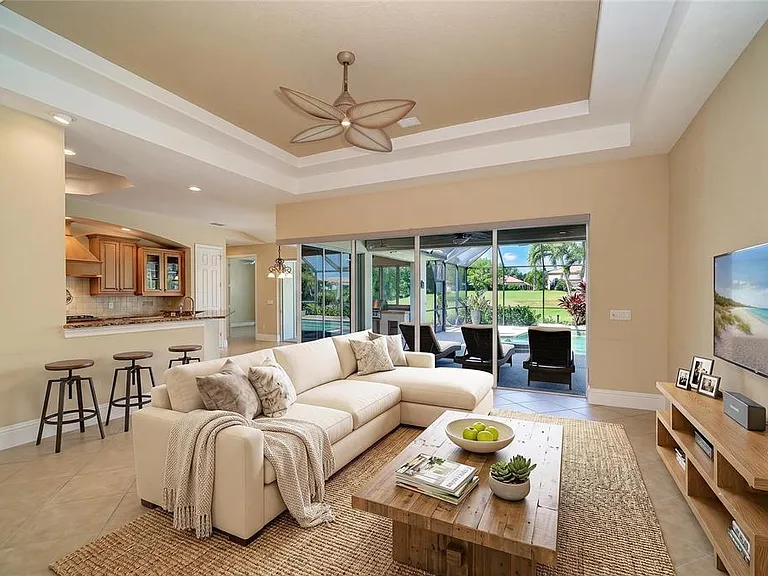 7022 Dominion Ln — Photo 4