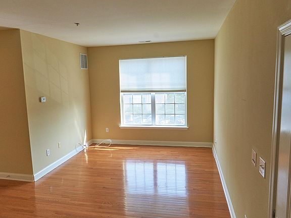 3rd image of 312 Shannon Ct