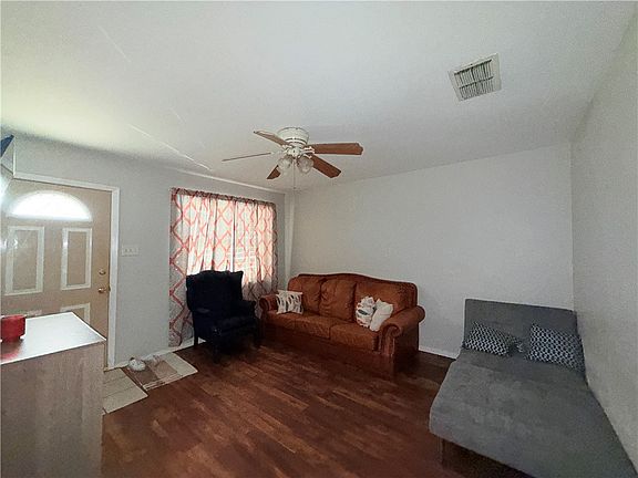3rd image of 206 W Lott Ave