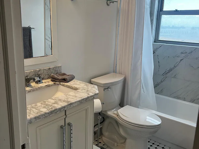 1881 Washington Ave #11 — Photo 24
