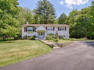 39 Lucky Lake Dr, Rock Hill, NY 12775