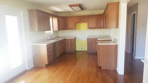 3rd image of 263 Crockett Dr
