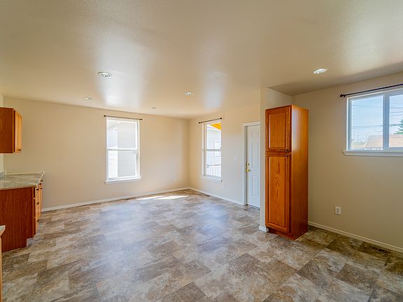 5th image of 2020 S J St