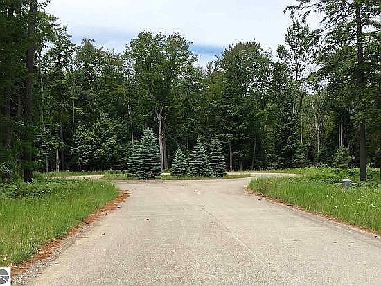 2nd image of 5944 S Glen Woods Dr