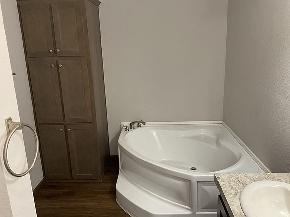 3rd image of 470 Bridlewood Dr #279