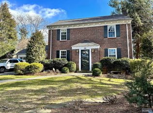 42 Sherwood Rd, Tenafly, NJ 07670