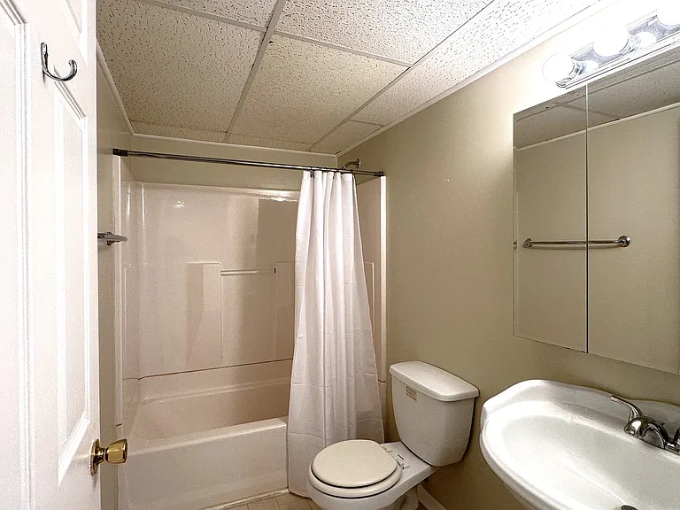 1142 Greensfield Dr — Photo 15