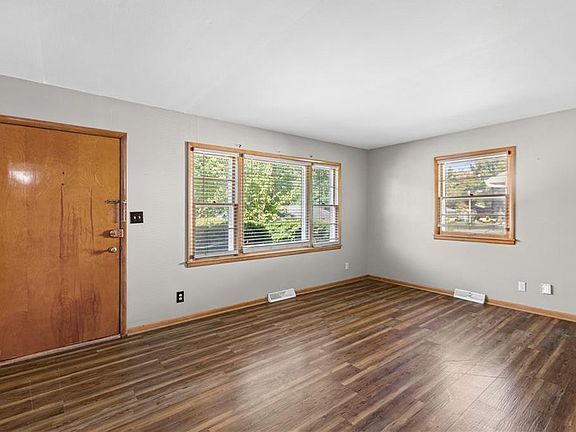 4th image of 413 Maple St