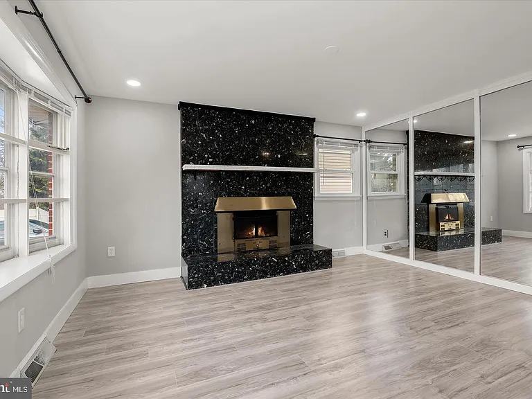 517 Winters Ln — Photo 7
